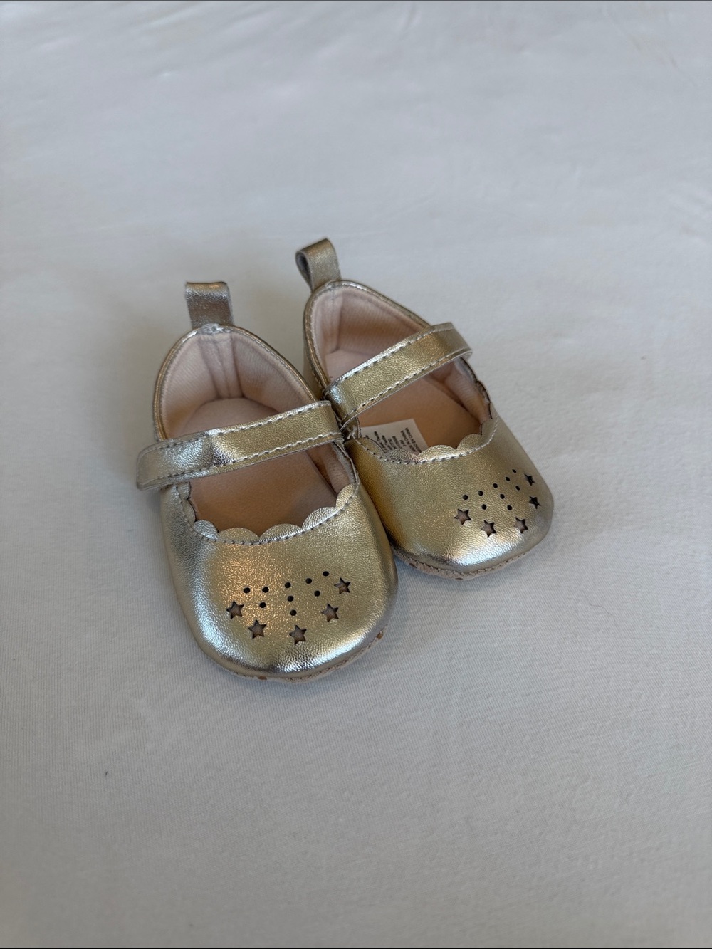 Gold Mary Jane Shoes with Star Cutouts Size 02/03